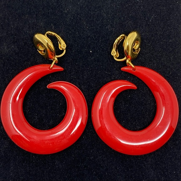 Vintage Clip On Earrings Red & Gold Swirls Funky Chunky plastic - Picture 2 of 7